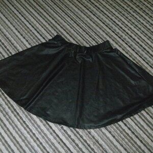 Black Faux Leather Mini Circle Skater Skirt Pull On Stretch Elastic Waist size M